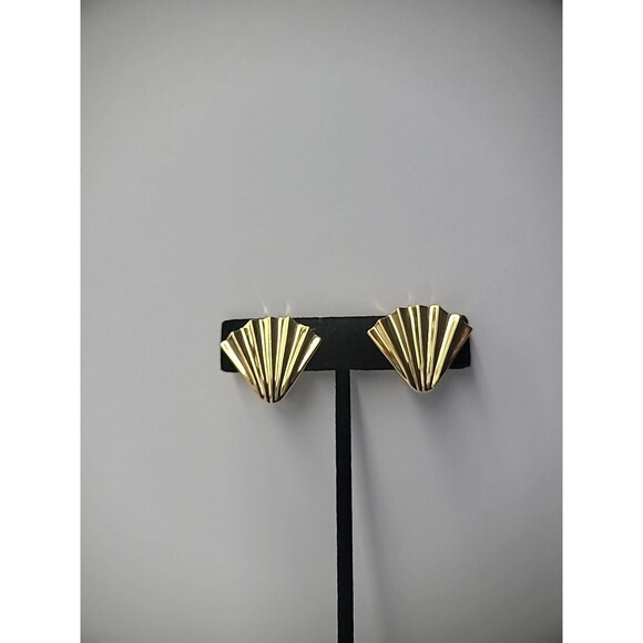 Vintage Monet Earrings Clip On Gold Tone Fan Shaped Jewelry Costume - Picture 4 of 12